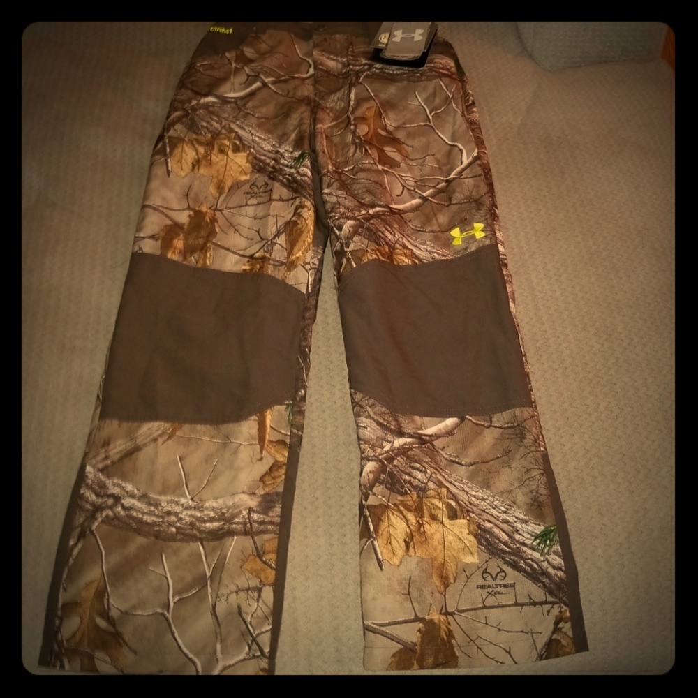 NWT Youth medium. Under armour . Real tree camo